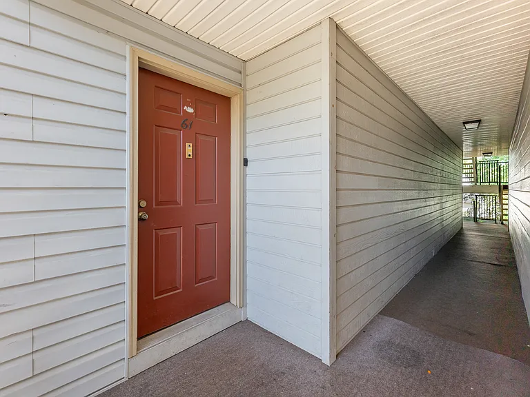 61 Canterbury Ct — Photo 19