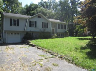 114 Yantic Ln, Norwich, CT 06360