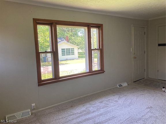 3rd image of 273 Altamont Rd