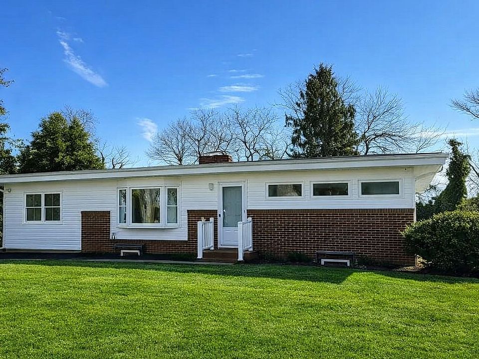 1st image of 10 E Loockerman Ct