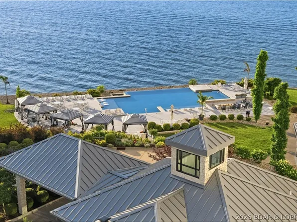 166 Captiva Dr #2E, Sunrise Beach, MO 65079