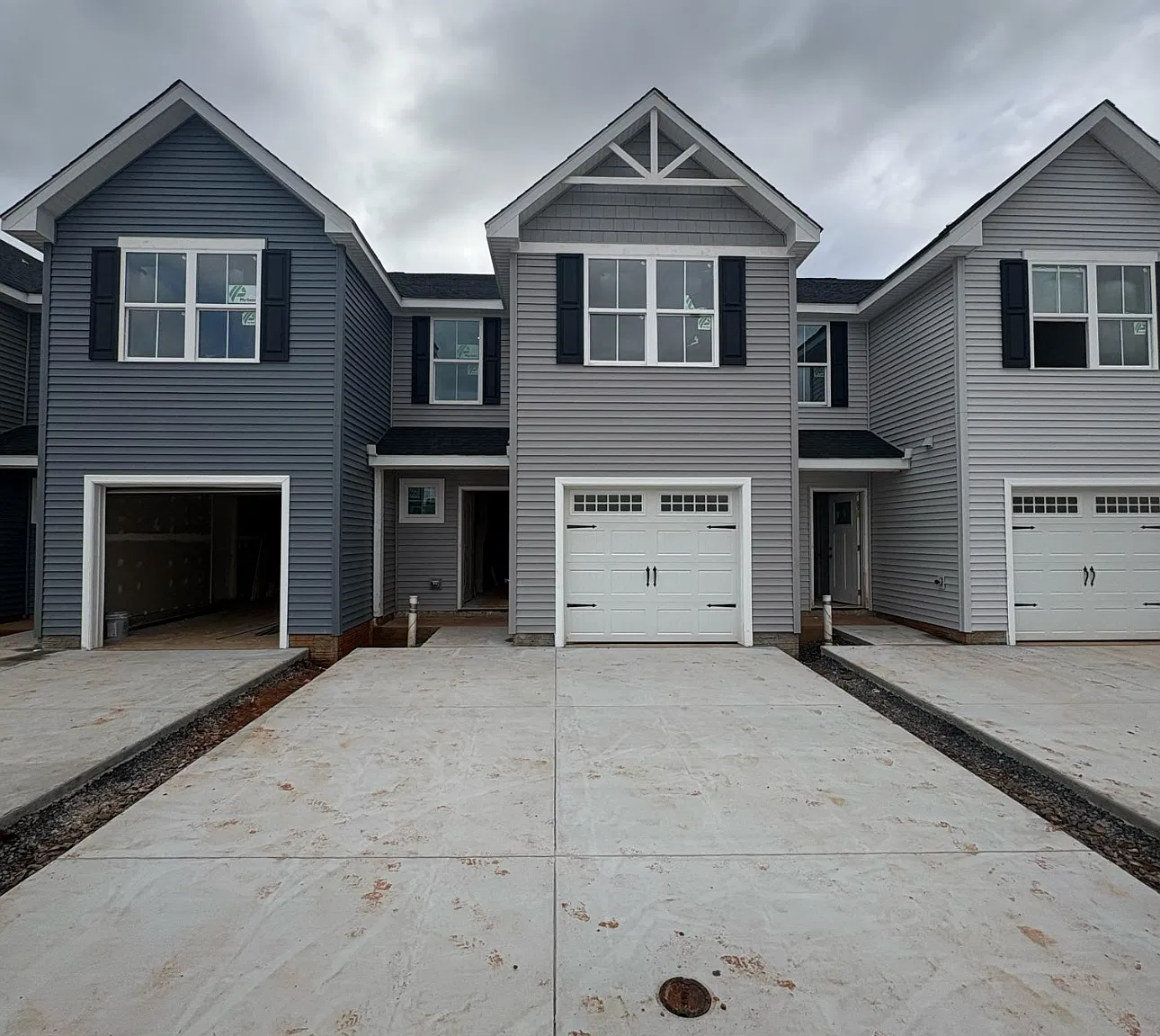 3 bed, 2.5 bath, 1600 sqft, $2,500 — Photo 1