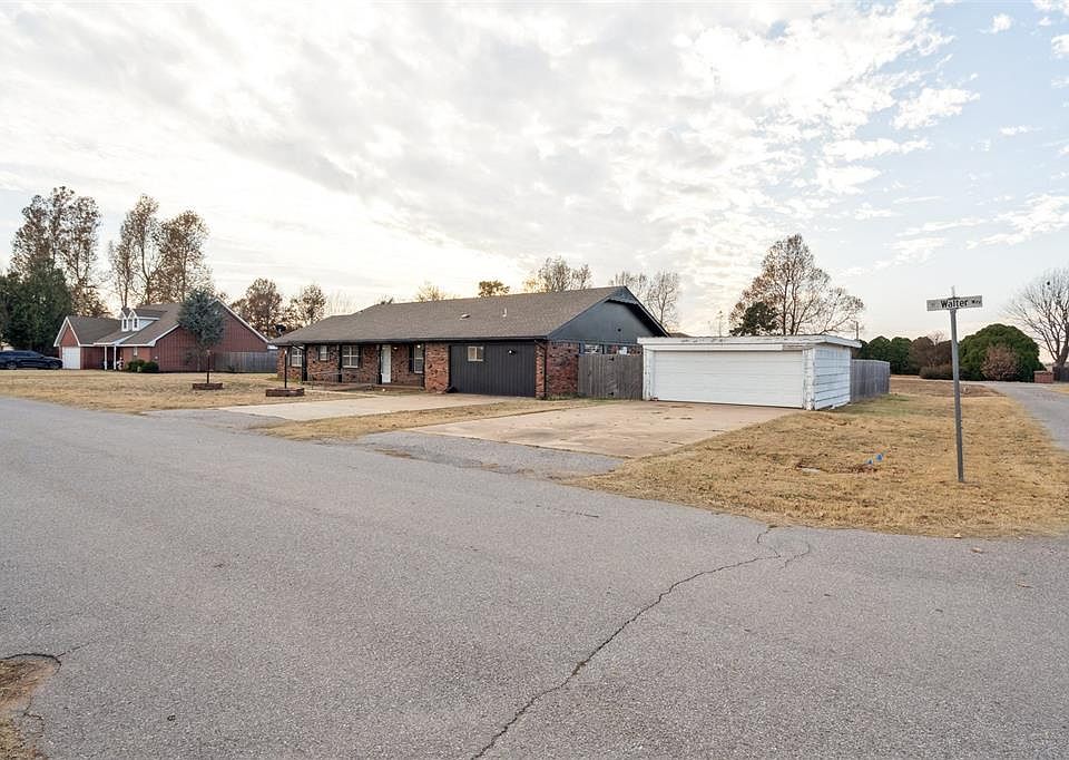 1st image of 202 Walter Way