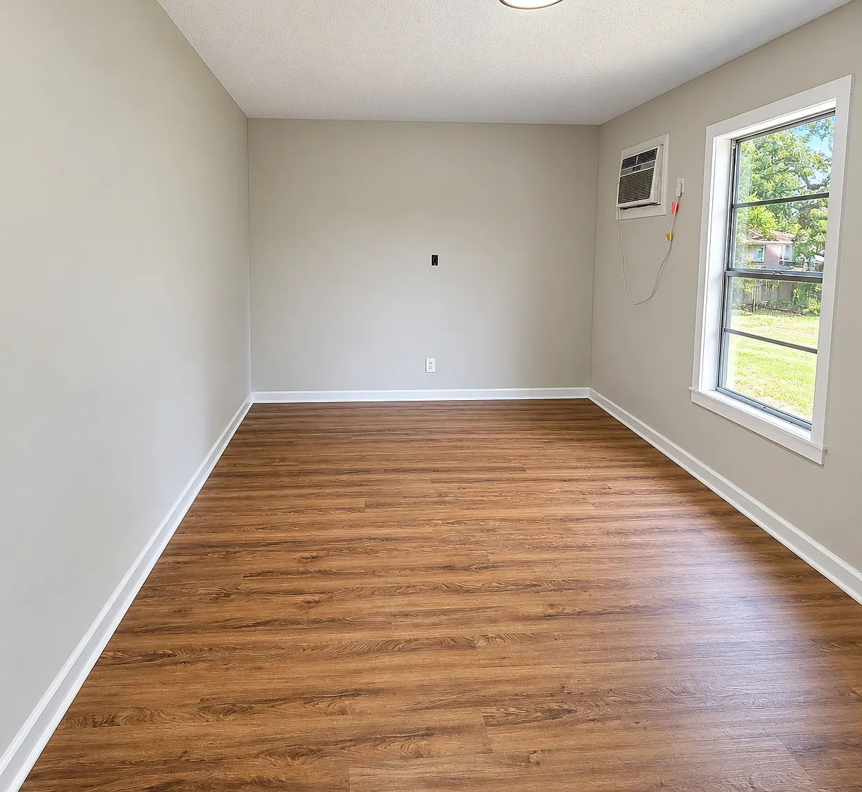 4 bed, 1334 sqft, $2,500 — Photo 4