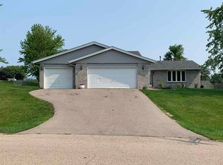 967 Brandy Bend Rd, Roscoe, IL 61073