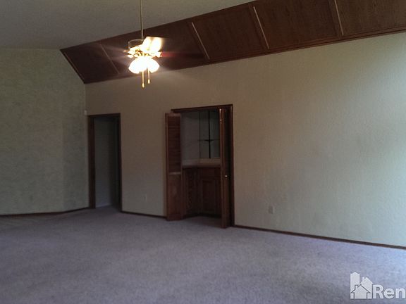 3rd image of 2724 SW 124th Ter