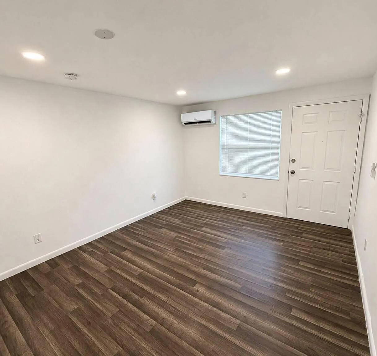 Studio, 1.0 bath, 350 sqft, $1,350 — Photo 1