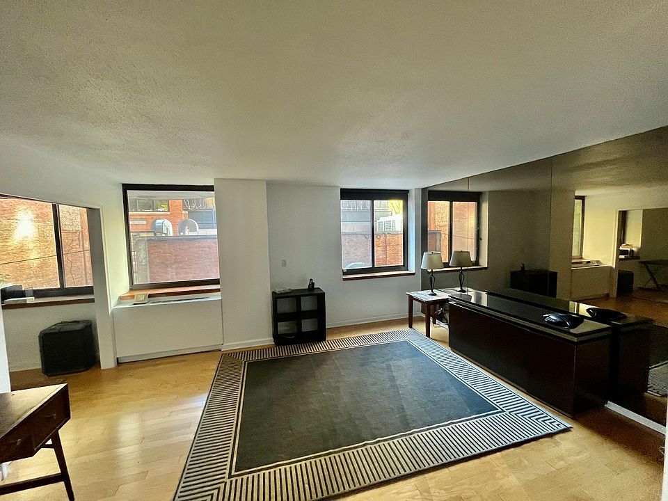 1st image of 224 E 52nd St APT 1