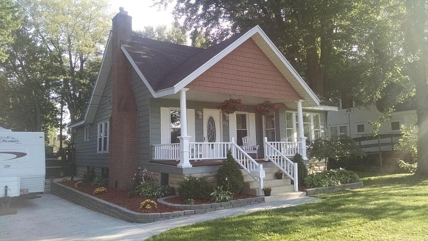 1st image of 438 W Randall St