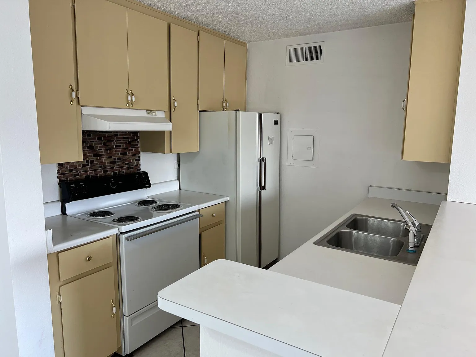 8055 E Thomas Rd — Photo 4