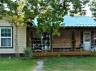 2203 E Trinity St, Victoria, TX 77901