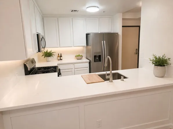10756 Camarillo St, North Hollywood, CA