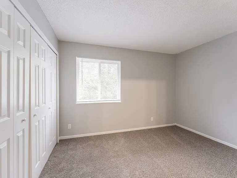 Wornall Place Apartments — Photo 13