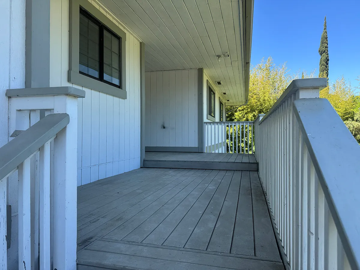 Building Photo - 5070 Poplar Rd