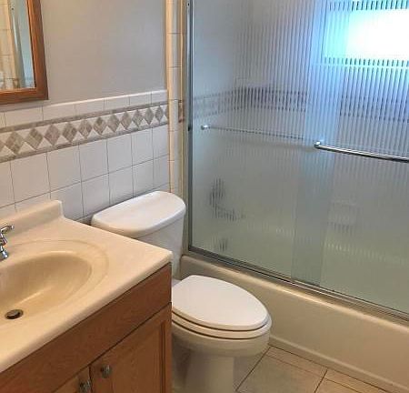3220 Citrus Bathroom