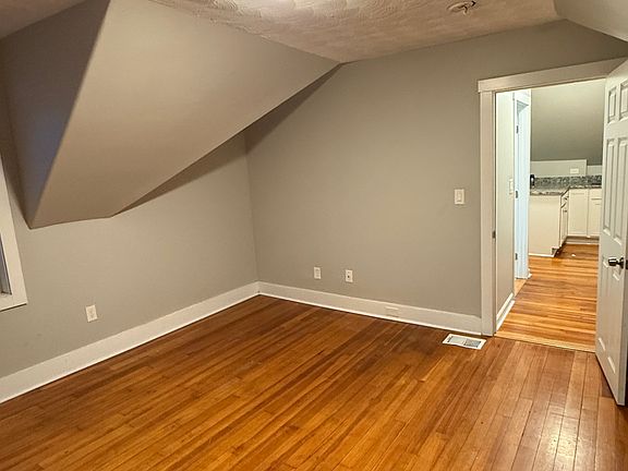 5th image of 128 Empire St Floor 3