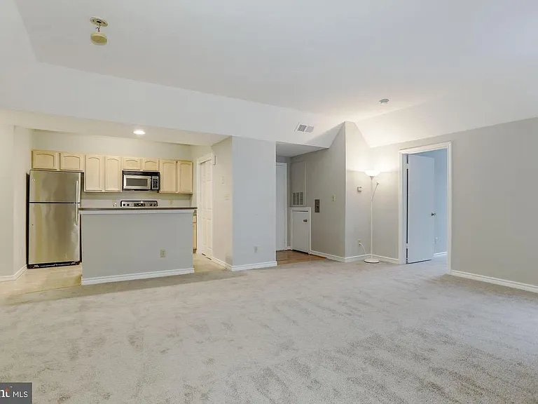 3918 Penderview Dr — Photo 12