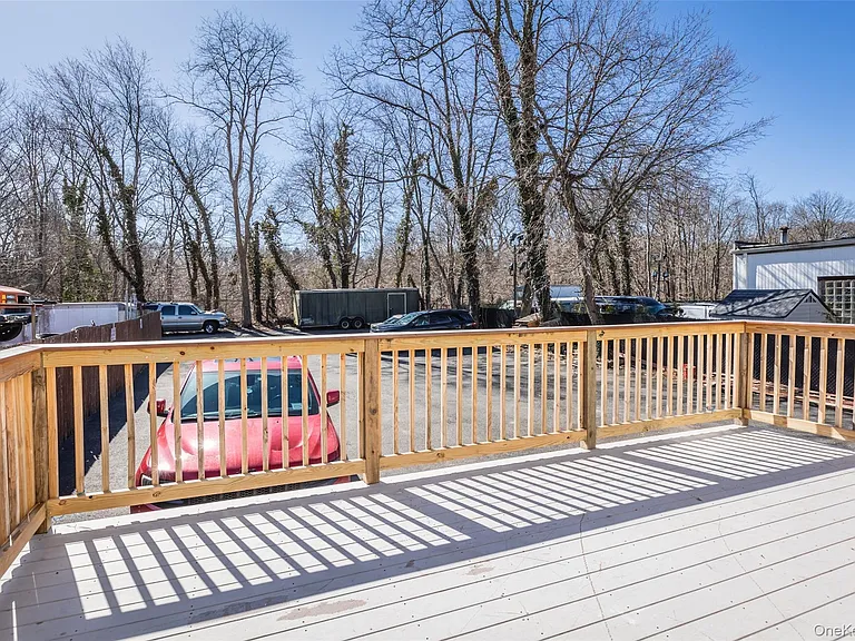 606 E Jericho Tpke — Photo 16