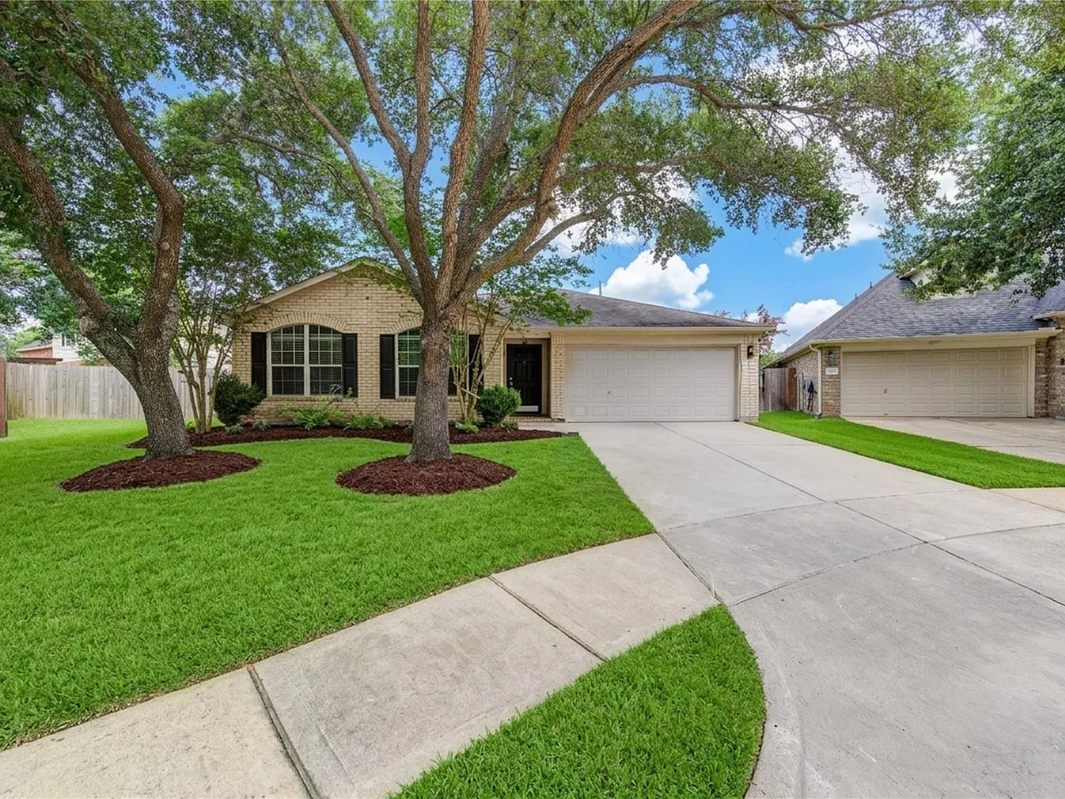 4 bed, 2.0 bath, 1774 sqft, $2,500 — Photo 2