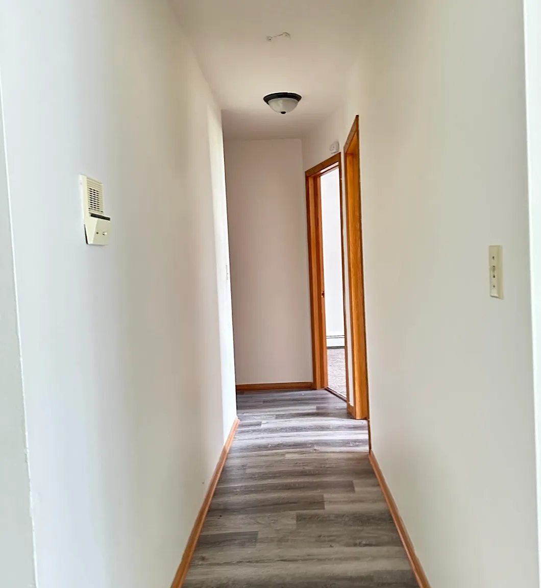 2 bed, 1.5 bath, 1100 sqft, $1,300 — Photo 4