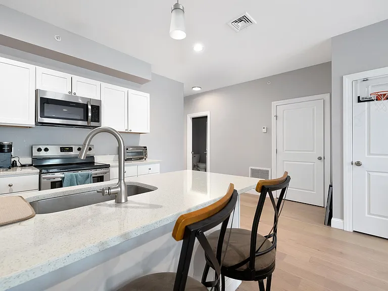 364 Madison Ave #2 — Photo 6
