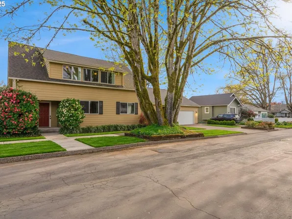 514 E 5th St, Newberg, OR 97132