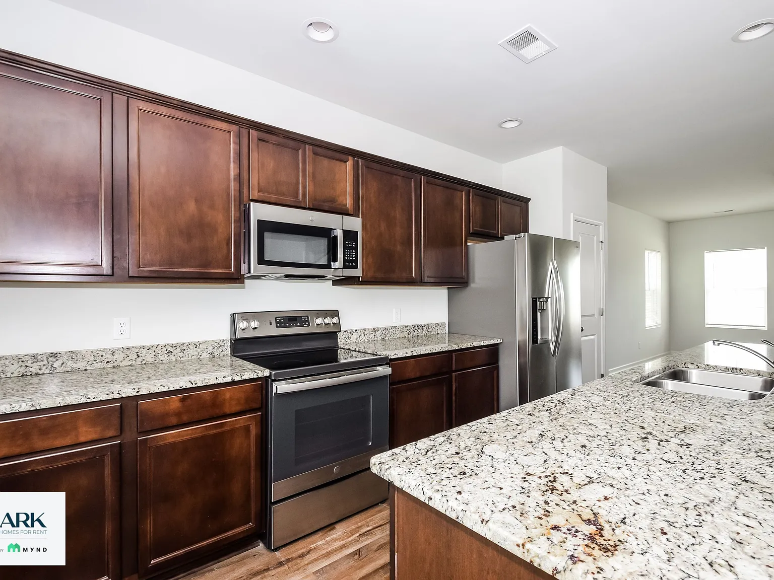 5 bed, 3.5 bath, 2237 sqft, $2,099 — Photo 4