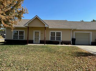 201 E Karla Ave APT 16, Haysville, KS 67060