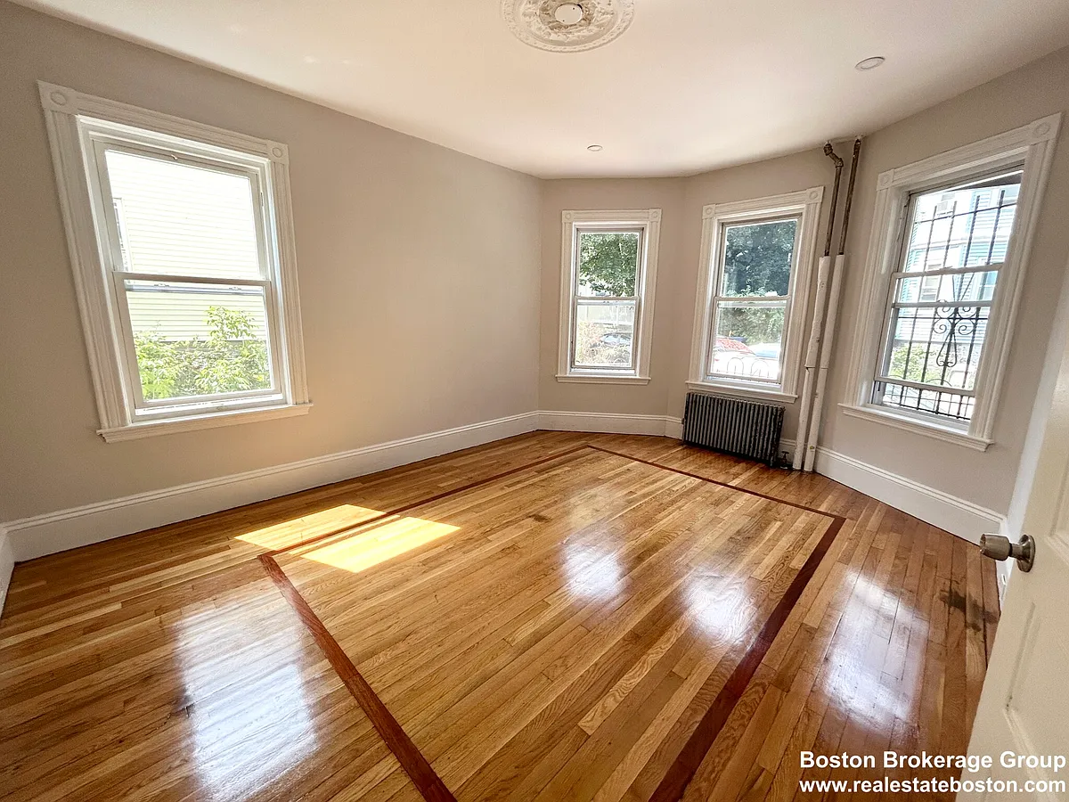Building Photo - 22 Humphreys St #1