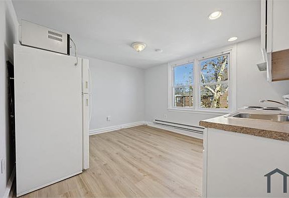 3rd image of 1871 E Tulpehocken St #2