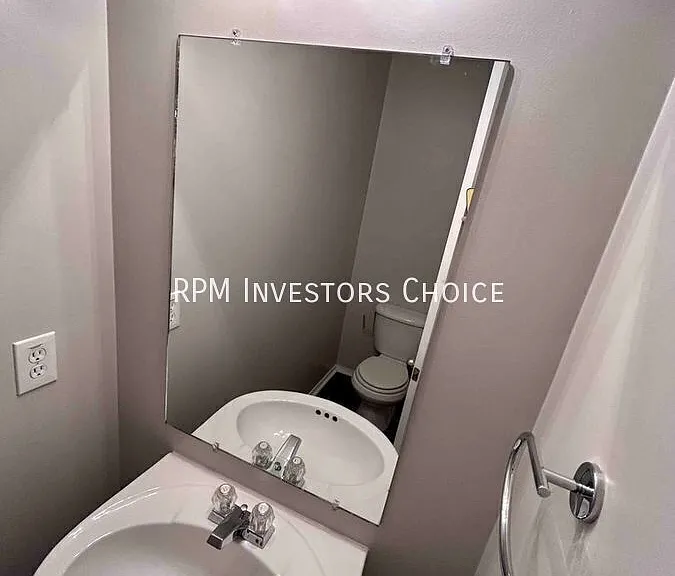 2661 Sutherland Dr — Photo 15