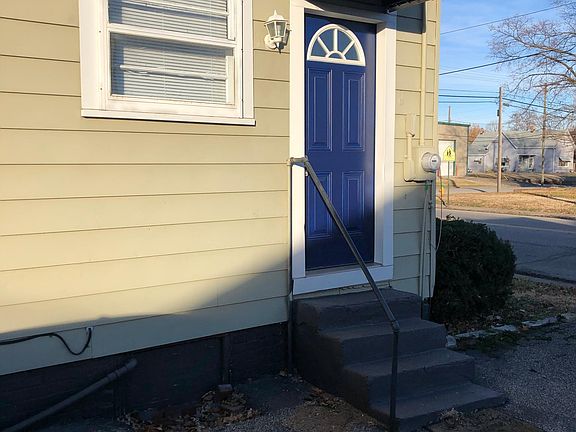 2050 West Delaware Street 2/3 bedroom 1 bath $790 plus $600 deposit. large parking area. main entrance
