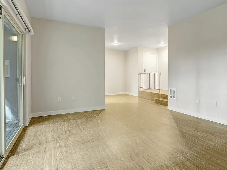 Bayview East Apartments — Photo 20