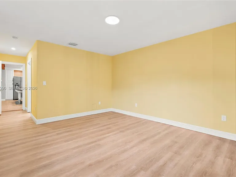 835 Malaga Ave — Photo 14