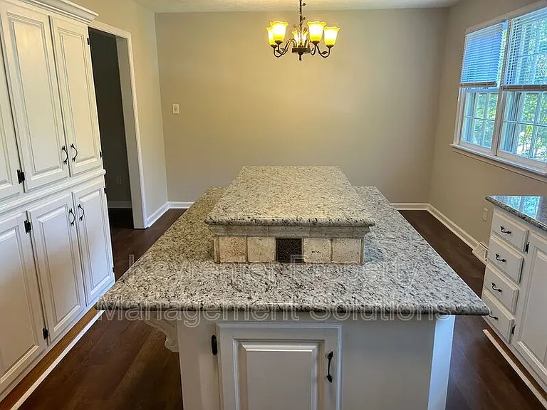 510 Shore Rd — Photo 16
