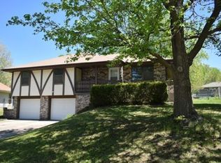 1821 N Hartford Rd, Independence, MO 64058