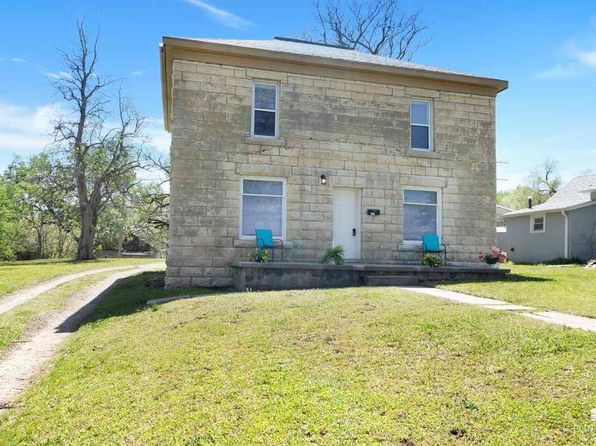 309 E 12th St, Junction City, KS 66441
