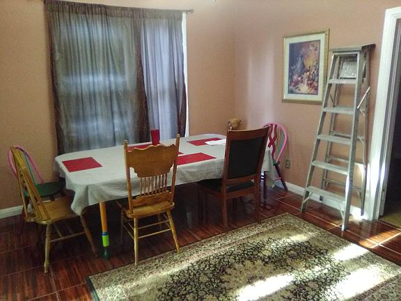 4th image of 312 N Canyon St #1