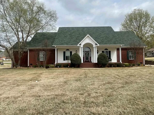 1504 Yellow Twig Ln, Dyersburg, TN 38024
