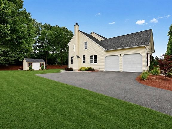3rd image of 7 Whitehall Way