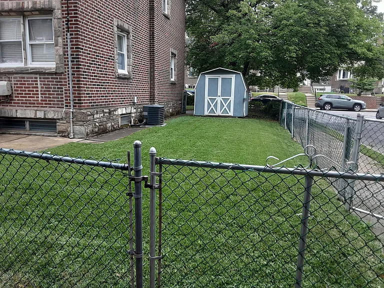 Newtown Ave — Photo 13