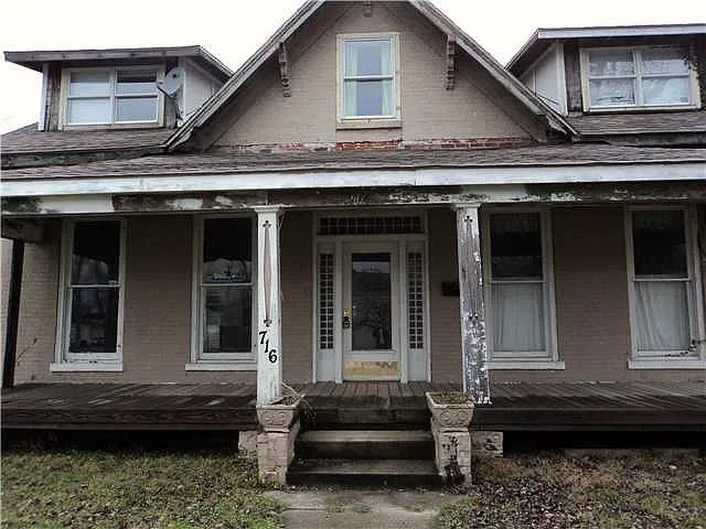 716 W Main St photo 1
