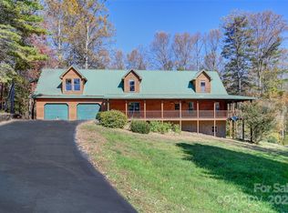 80 Oak Meadow Ln, Hendersonville, NC 28792