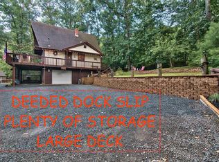 30 Crescent Dr, Hawley, PA 18428
