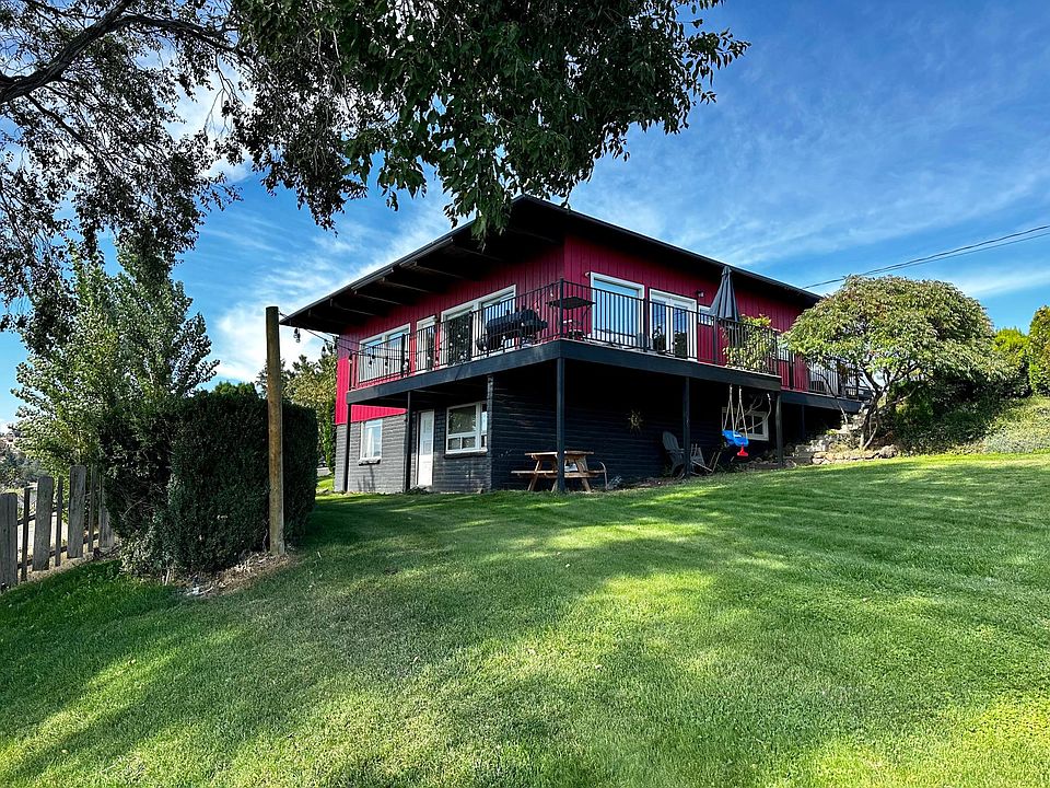 Ta-da! Enjoy a picnic on the lawn!