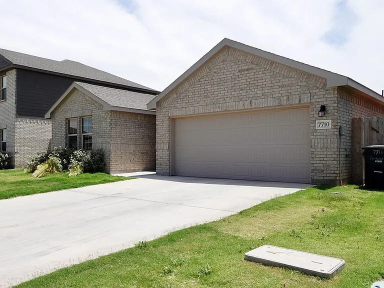 7710 Brown Bark Rd — Photo 3