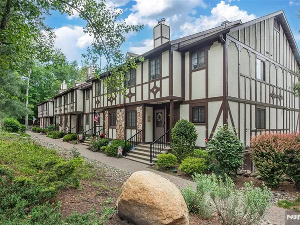 309 Mark Twain Way, Mahwah, NJ 07430