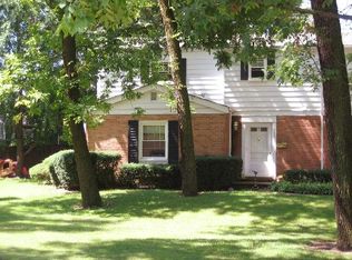 283 E Woodland Rd, Lake Forest, IL 60045