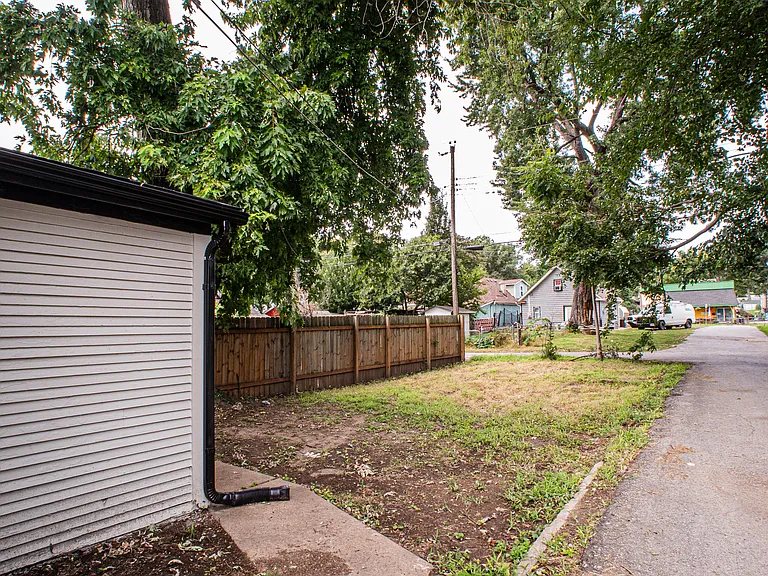 112 Topping Ave — Photo 23