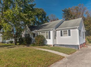 1611 E Pine St, Mount Airy, NC 27030